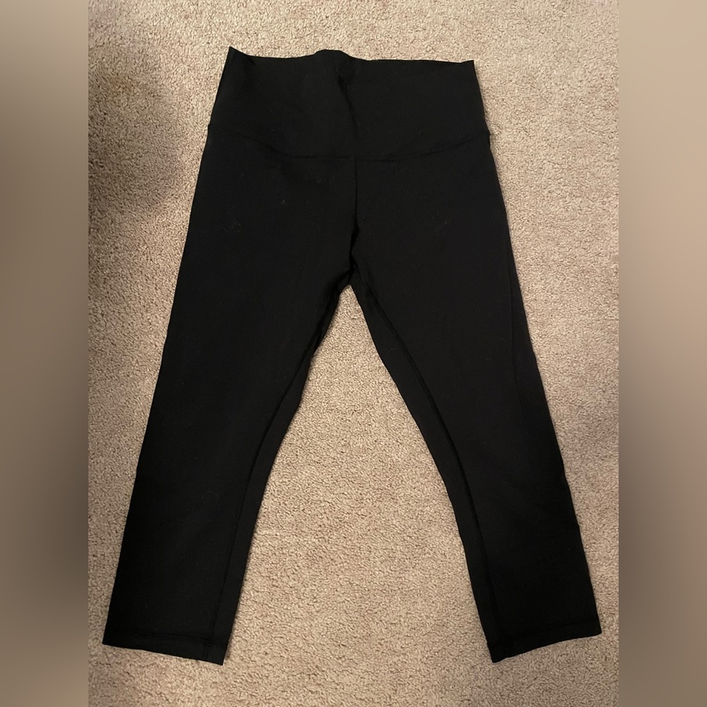 Lulu crop. Black. Worn handful times. Wunder Under